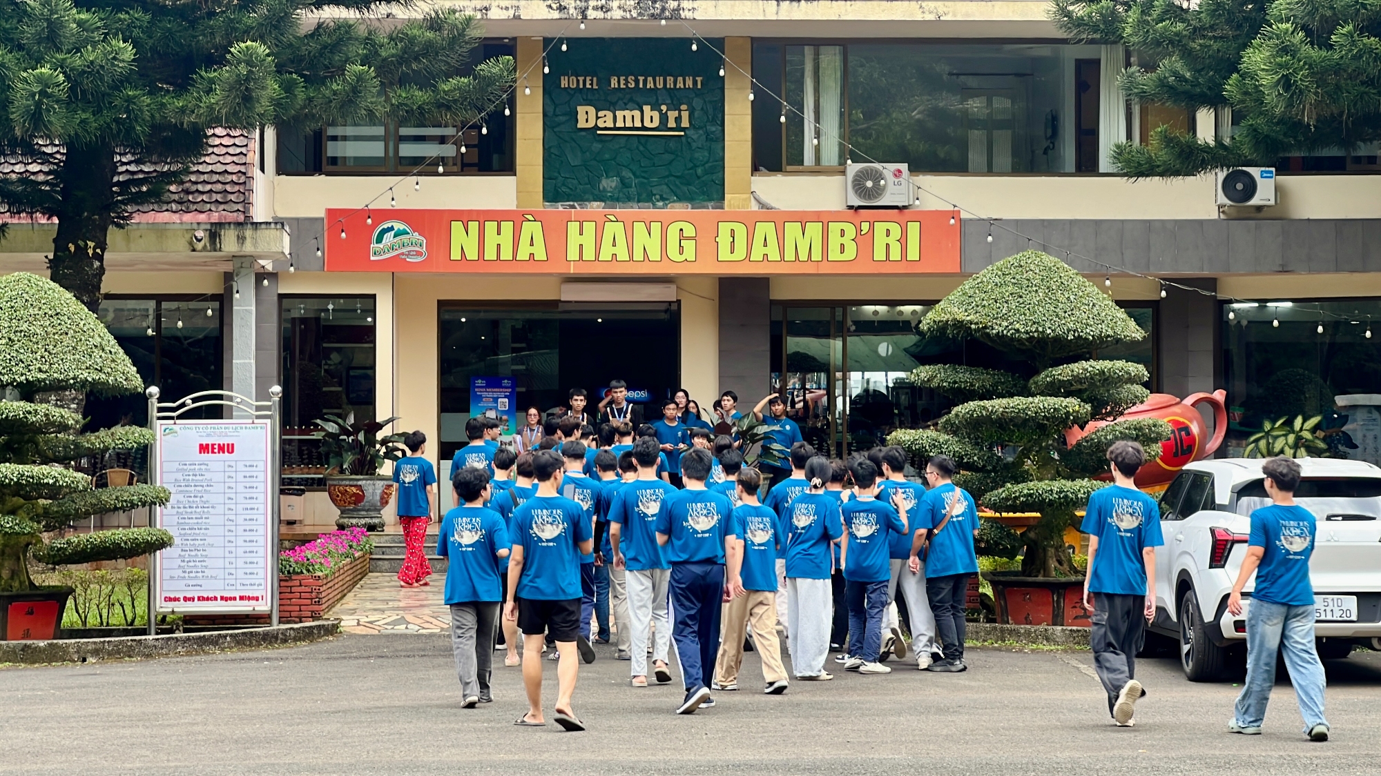 NHÀ HÀNG