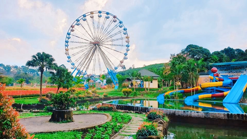 Hồ bơi trượt nước thiếu nhi