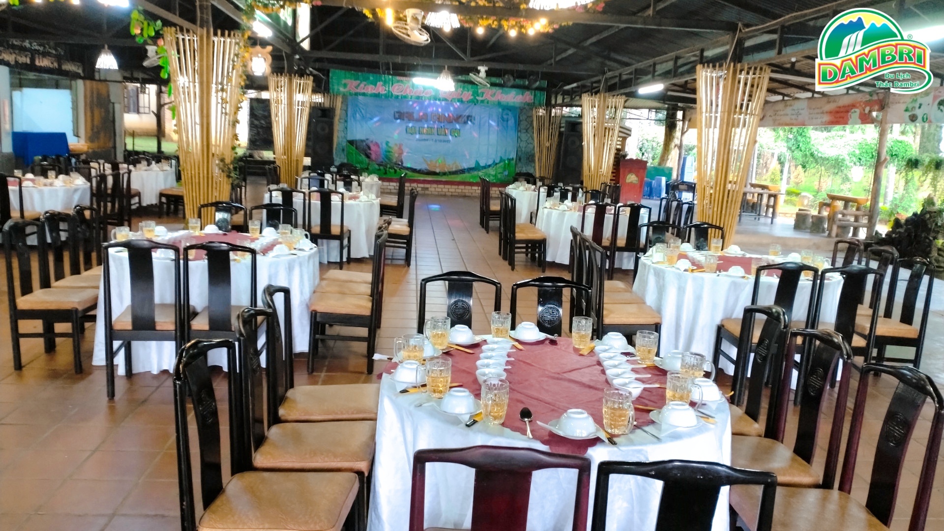 Hệ thống nhà hàng Ba Con Khỉ thích hợp cho các đoàn tổ chức sự kiện, gala